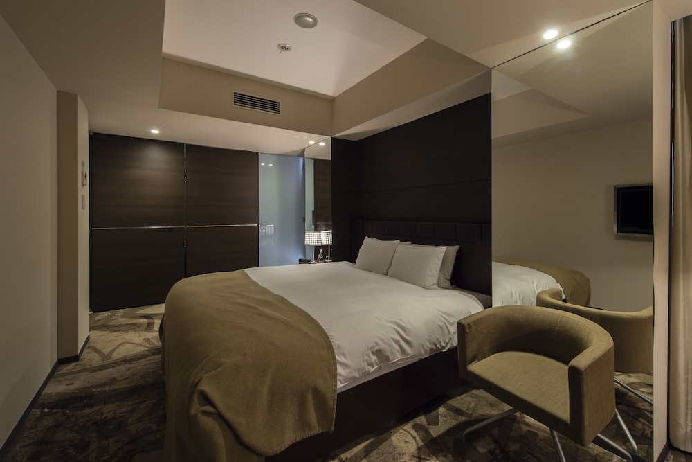 プレミア ダブルルームキングサイズベッド 1 台禁煙 客室1 | 赤坂グランベルホテル