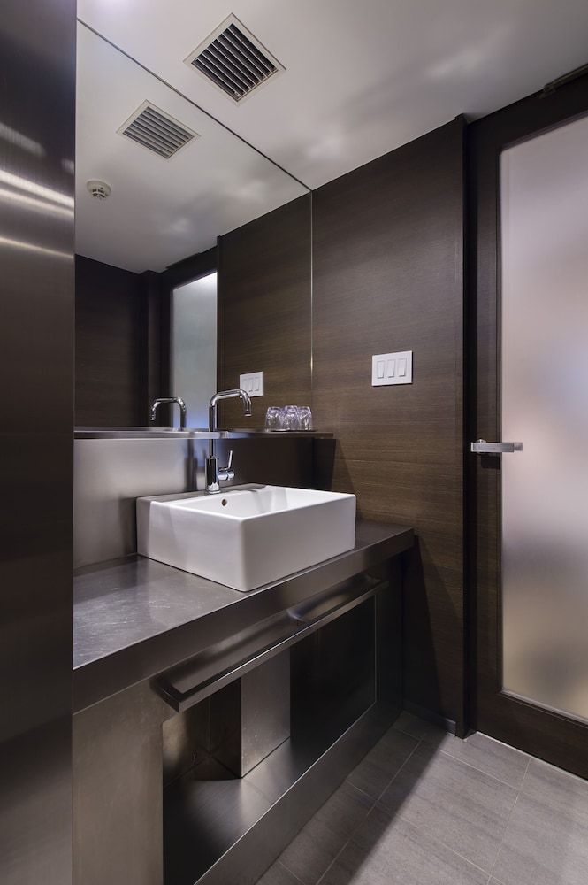 プレミア ツインルーム 禁煙 バスルームのシンク0 | 赤坂グランベルホテル