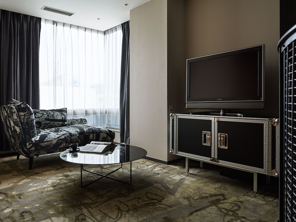 部屋タイプ指定無しスイートルーム (37m²～52m²) 禁煙 リビング エリア3 | 赤坂グランベルホテル