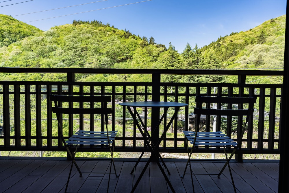 スタンダード トリプルルーム バルコニーからの眺望0 | 四万温泉 柏屋旅館