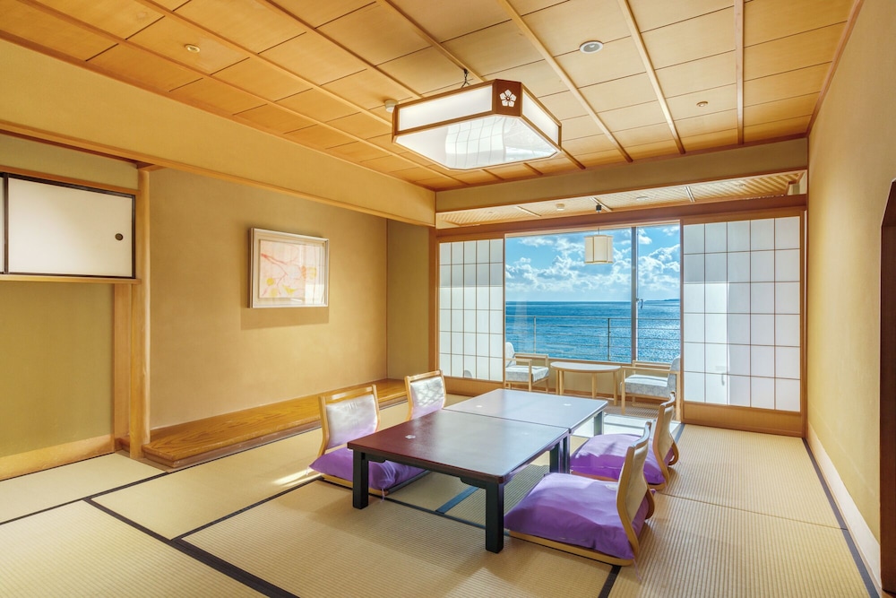 和室11畳 禁煙 客室1 | 稲取銀水荘