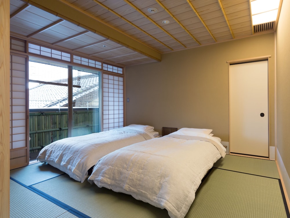 不二 (12畳+洋室) 又は喜久の間 (10畳+床の間+洋室) 禁煙 客室6 | 金城樓