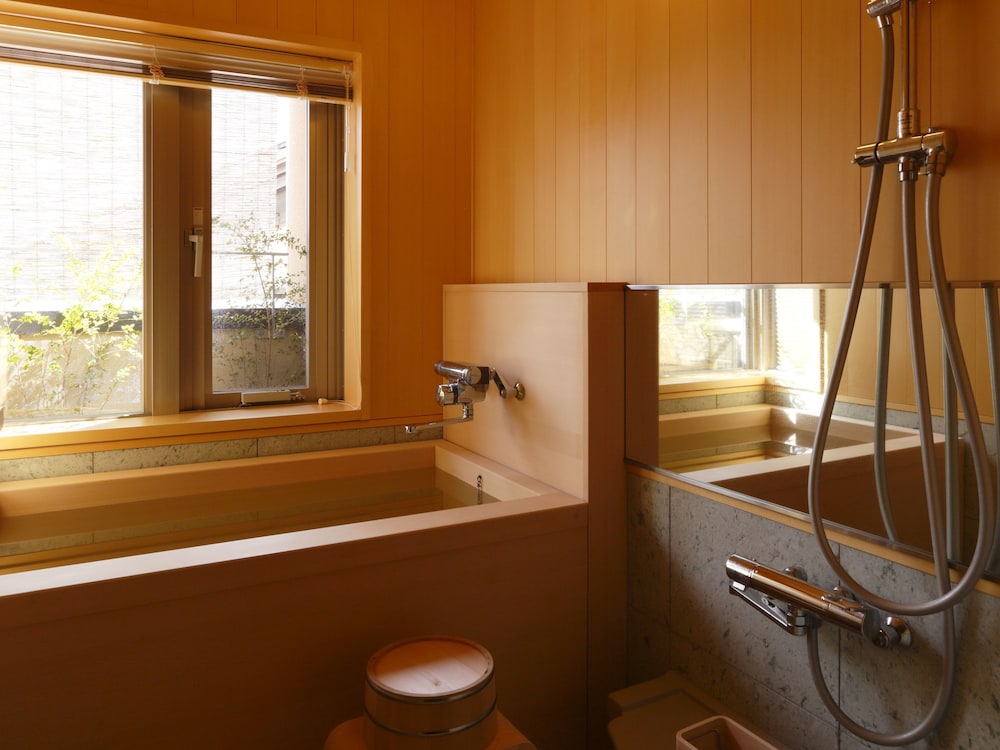 不二 (12畳+洋室) 又は喜久の間 (10畳+床の間+洋室) 禁煙 バスルーム0 | 金城樓