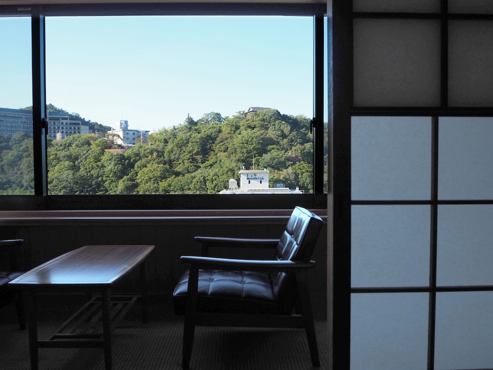 東館 旧有馬郡の山々をながめる和室 禁煙 部屋からの景観0 | ねぎや陵楓閣