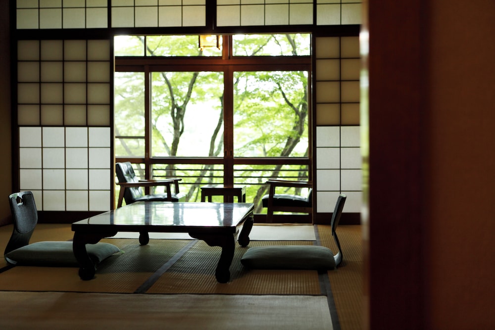 本館 楓を臨むあたたかみのある和室 禁煙 | ねぎや陵楓閣