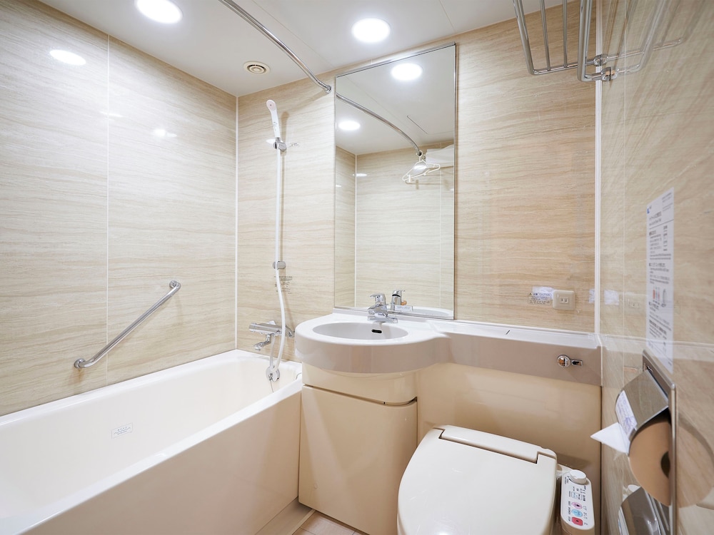 モデレートダブルルーム 禁煙 (18 sqm) [広島駅より電車で20分] バスルーム0 | ダイワロイネットホテル広島