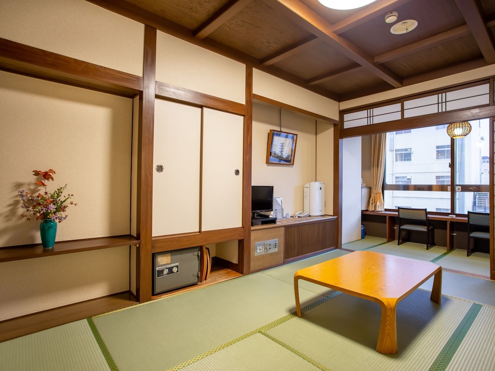 【道頓堀側】和室8畳（バス温水トイレ/wi-fi/二重窓） 客室1 | かねよし旅館