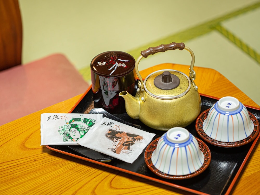 【街側】和室6畳(バス温水トイレ/wi-fi/防音二重窓) 客室の設備とサービス0 | かねよし旅館