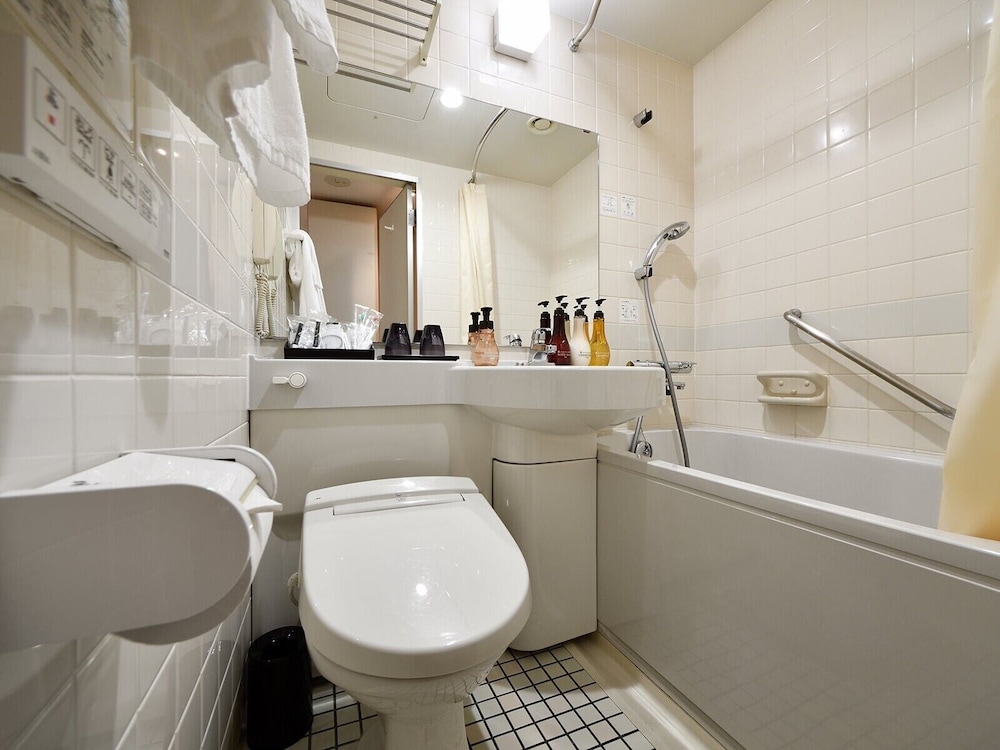 ツインルーム 禁煙 バスルーム1 | ホテルアートステイ那覇国際通り