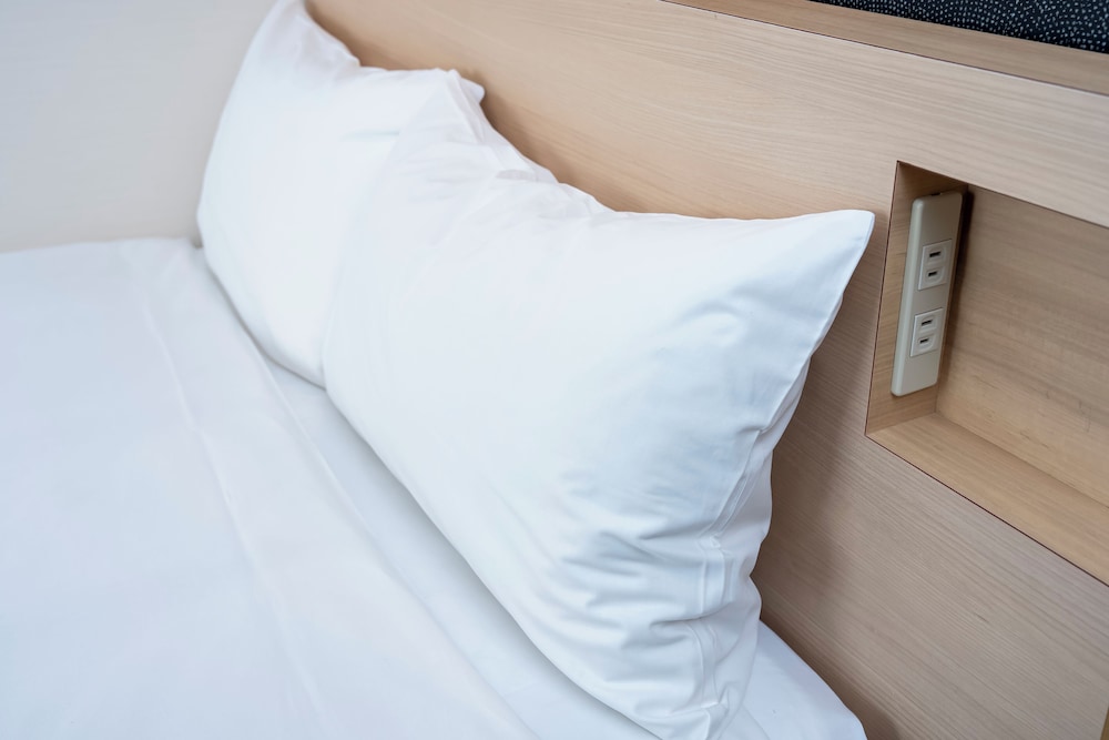 セミダブルルーム 禁煙（ベッド幅120cm、2名利用のみ） 客室3 | スマイルホテル京都四条