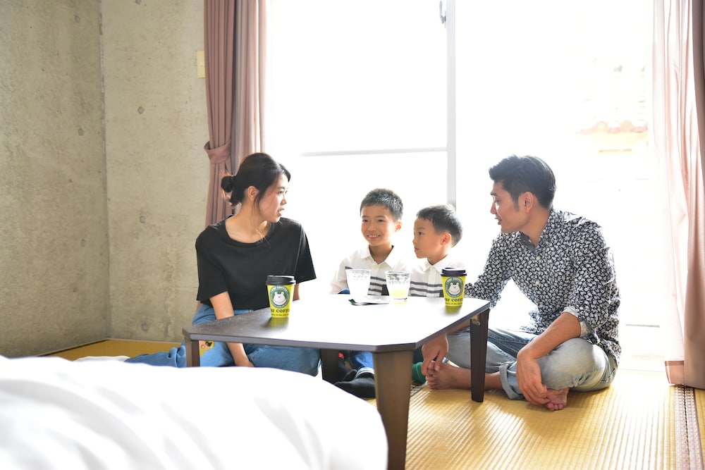 ベーシック 4 人部屋 ベッド (複数台) 禁煙 簡易キッチン 客室5 | ホテル リゾートイン石垣島