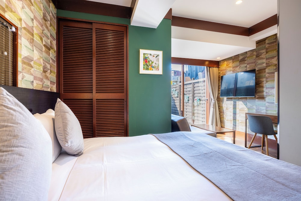 スーペリア キングルーム バルコニー付き 禁煙 [大人3名様よりエクストラベッドをご用意] | センチュリオンホテル・レジデンシャル・赤坂