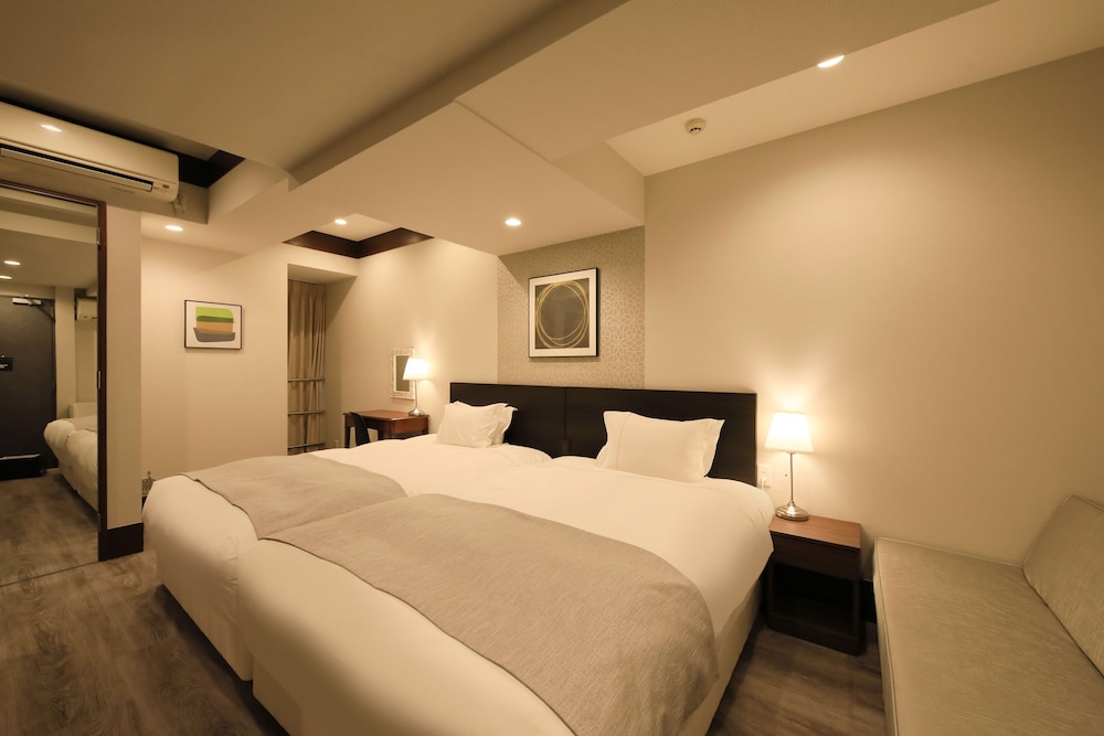 スーペリア ツイン 禁煙 (ダブルベッド2台) [大人５名様よりエクストラベッドをご用意] 客室3 | センチュリオンホテル・レジデンシャル・赤坂