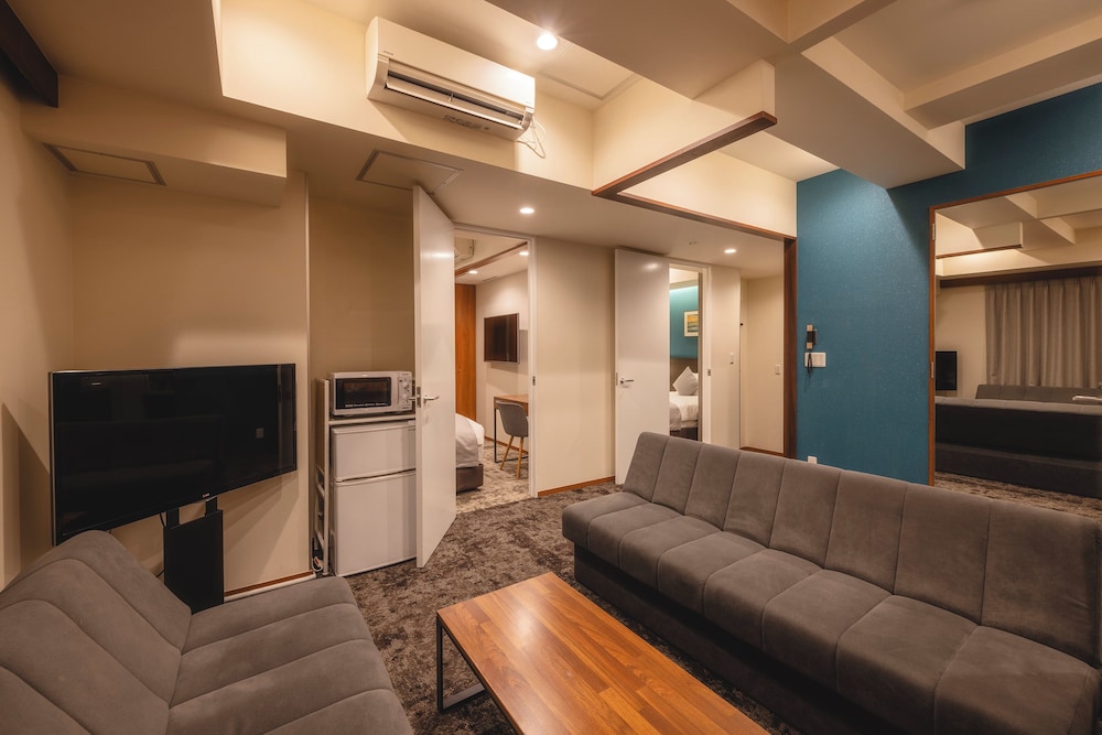 プレミアムファミリールーム 禁煙 (セミダブルベッド4台) [大人5名様よりエクストラベッドをご用意] | センチュリオンホテル・レジデンシャル・赤坂