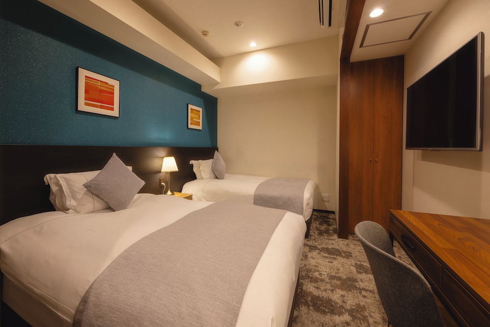 プレミアムファミリールーム 禁煙 (セミダブルベッド4台) [大人5名様よりエクストラベッドをご用意] 客室3 | センチュリオンホテル・レジデンシャル・赤坂