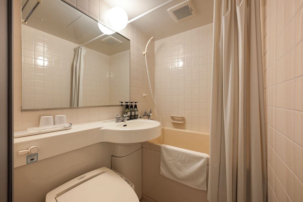 セミ ダブル ルーム ベッド 110 ~ 120 cm 客室3 | 東京堀留ヴィラ