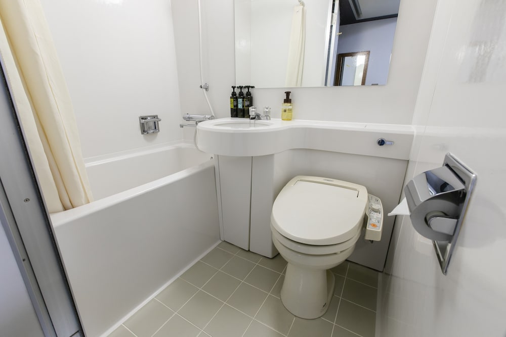 エコノミー ツインルーム 喫煙可 バスルーム1 | KOKO STAY 都城