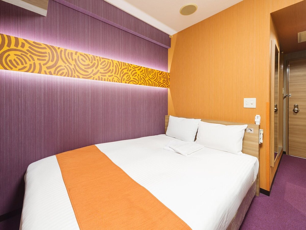 [喫煙] セミダブルルーム ベッド幅135cm x 1台/2名まで/11.5平米 | ホテルウィングインターナショナル 名古屋