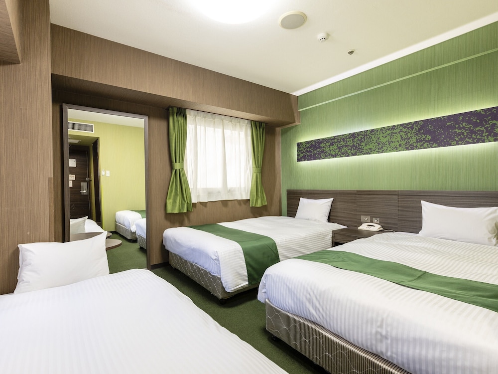 [喫煙] ツインルーム+エキストラベッド ベッド幅120cm x 2台+100cm x 1台/3名まで/18.3平米 | ホテルウィングインターナショナル 名古屋