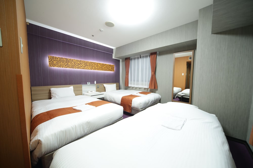 [喫煙] ツインルーム+エキストラベッド ベッド幅120cm x 2台+100cm x 1台/3名まで/18.3平米 客室1 | ホテルウィングインターナショナル 名古屋