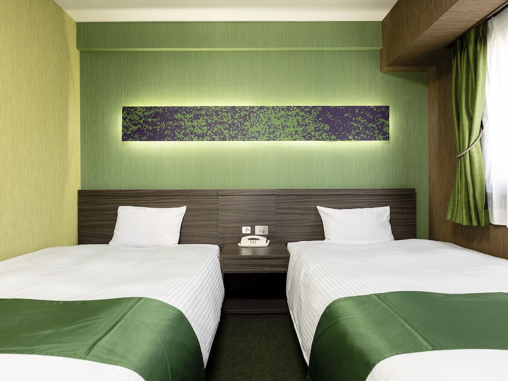 [喫煙] ツインルーム ベッド幅120cm x 2台/2名まで/18.3平米 | ホテルウィングインターナショナル 名古屋