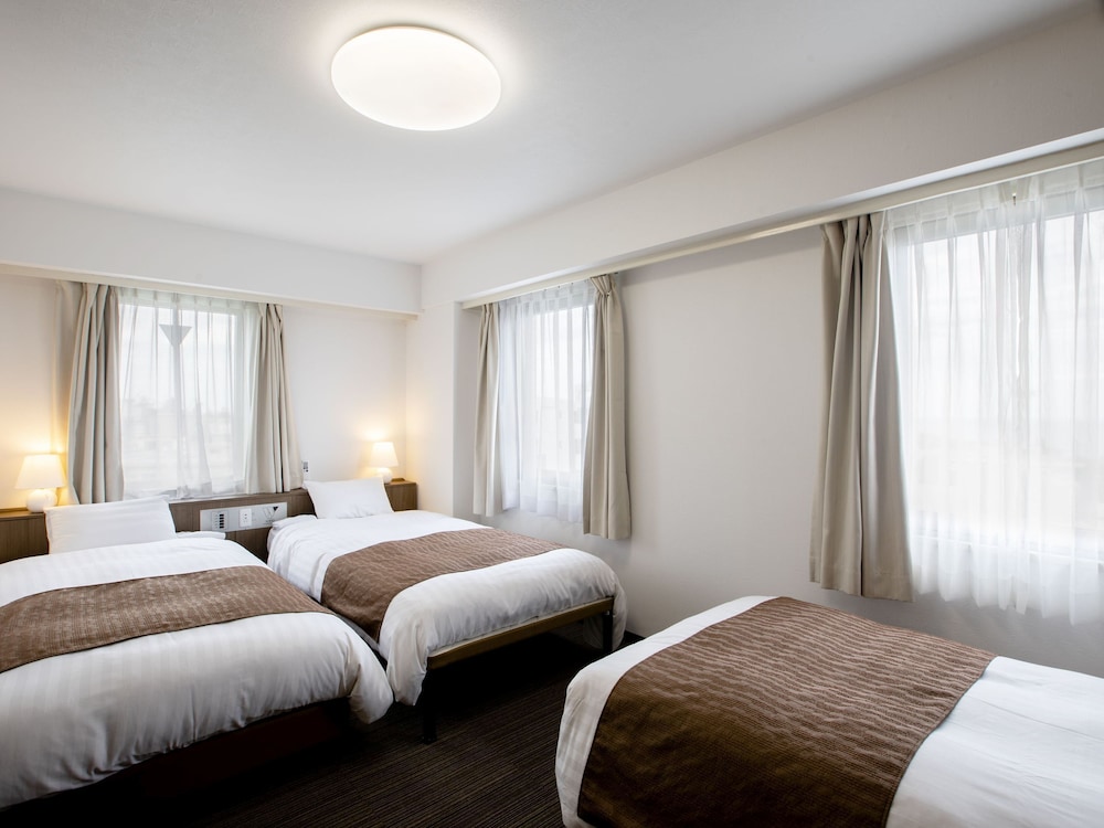 [禁煙] トリプルルーム (24平米/ベッド幅110cm×3台/1-3名利用) 客室3 | KOKO STAY 日立