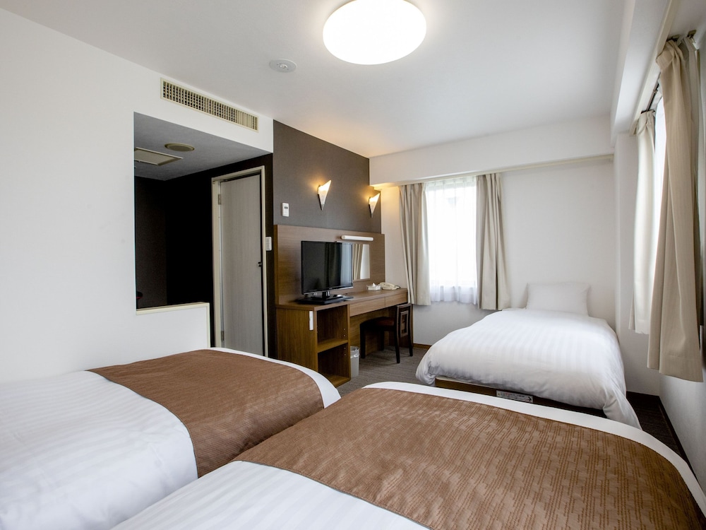 [禁煙] トリプルルーム (24平米/ベッド幅110cm×3台/1-3名利用) 客室2 | KOKO STAY 日立