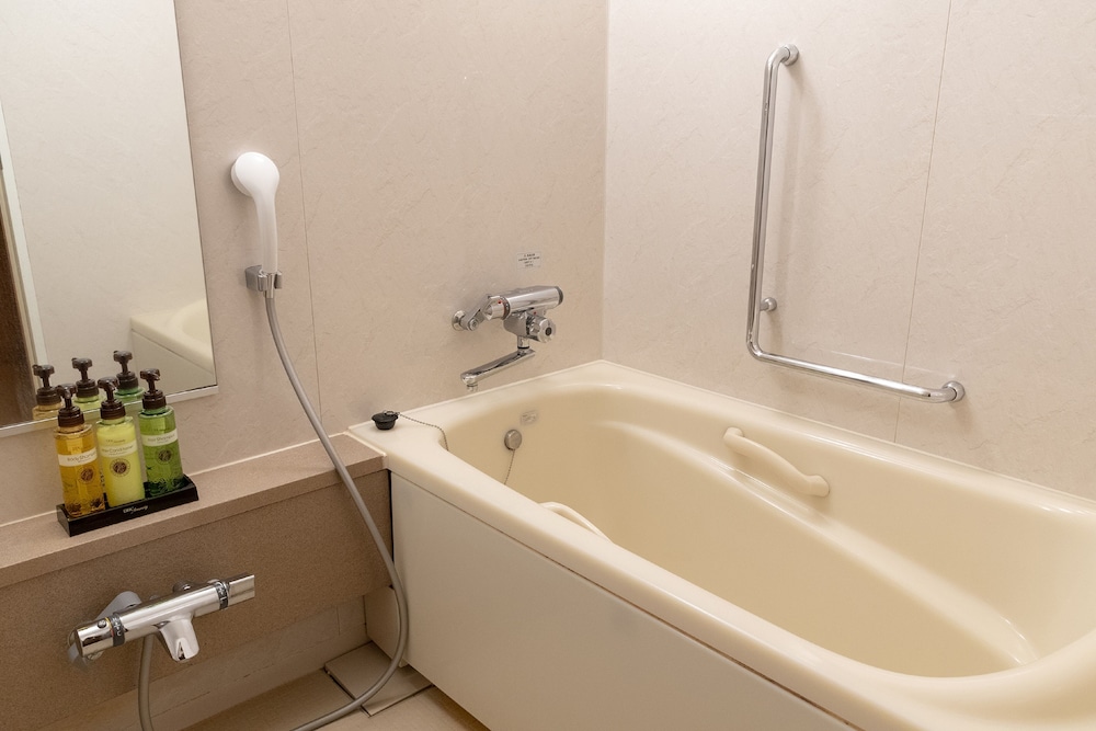 和室 6名定員(禁煙)(高層階) バスルーム0 | 都市センターホテル