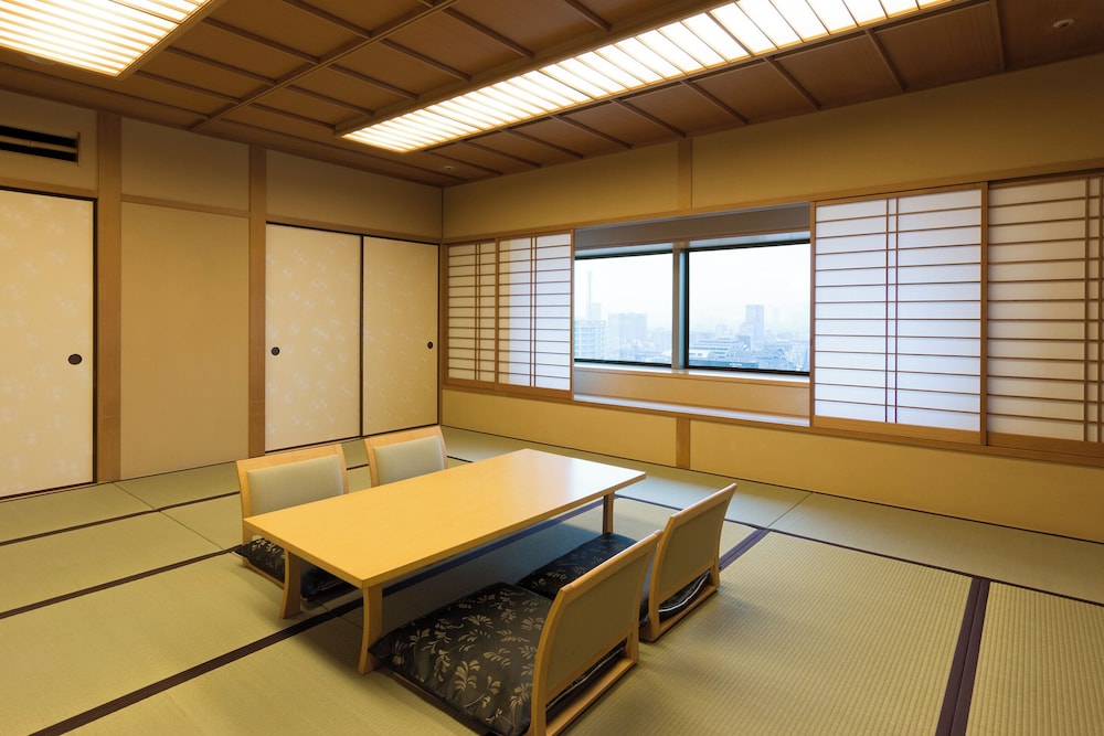 和室 6名定員(禁煙)(高層階) 客室3 | 都市センターホテル