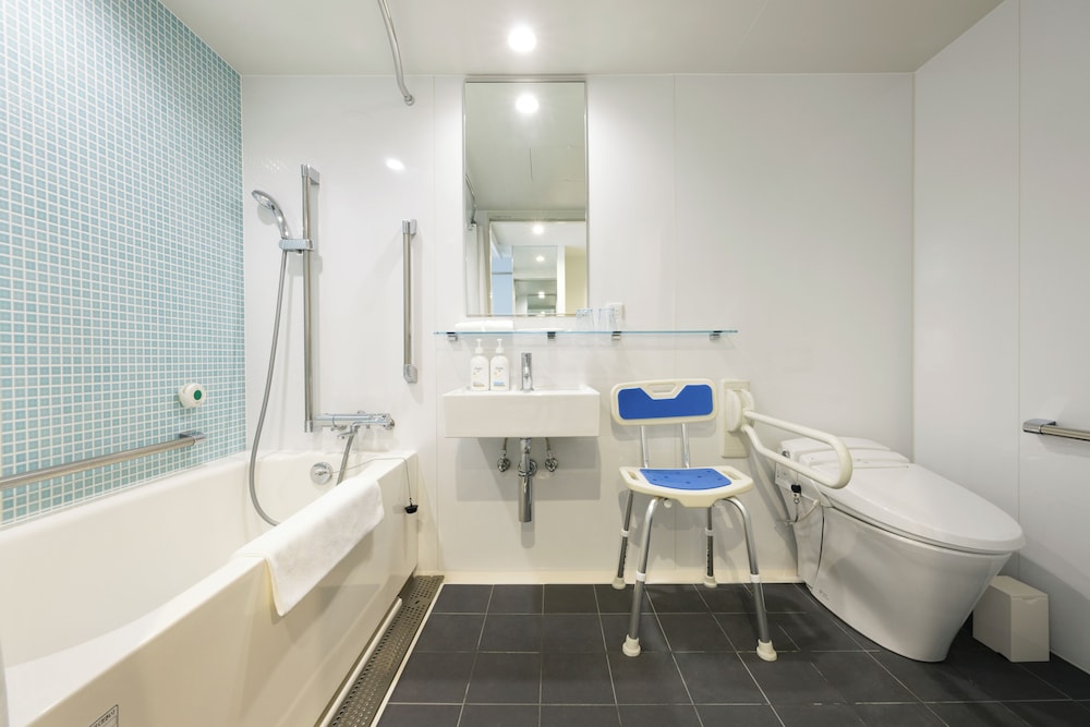 ユニバーサルルーム バスルーム0 | ホリデイ・イン&スイーツ札幌大通公園 by IHG