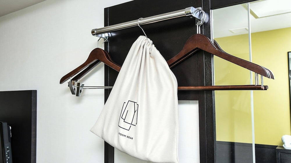 セミダブル ルーム（禁煙） 客室2 | ベッセルイン博多中洲