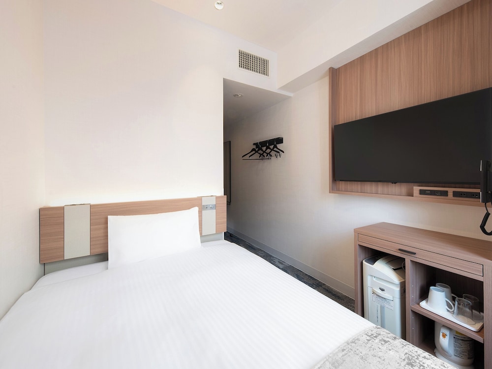 セミダブル ルーム（禁煙） 客室4 | ベッセルイン博多中洲