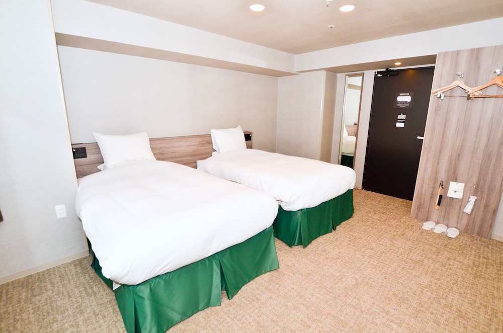 プレミア ツインルーム シングルベッド 2 台 禁煙 客室2 | ベストウェスタンホテルフィーノ大阪心斎橋