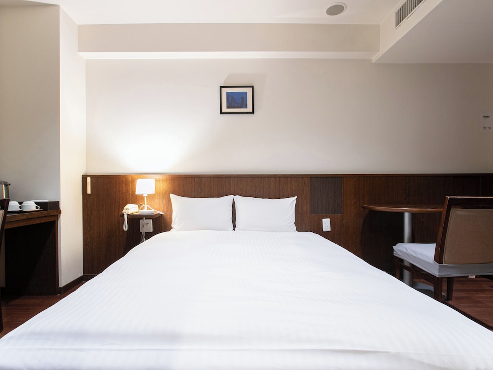 デラックス ダブルルーム 禁煙 客室10 | サットンホテル博多シティ