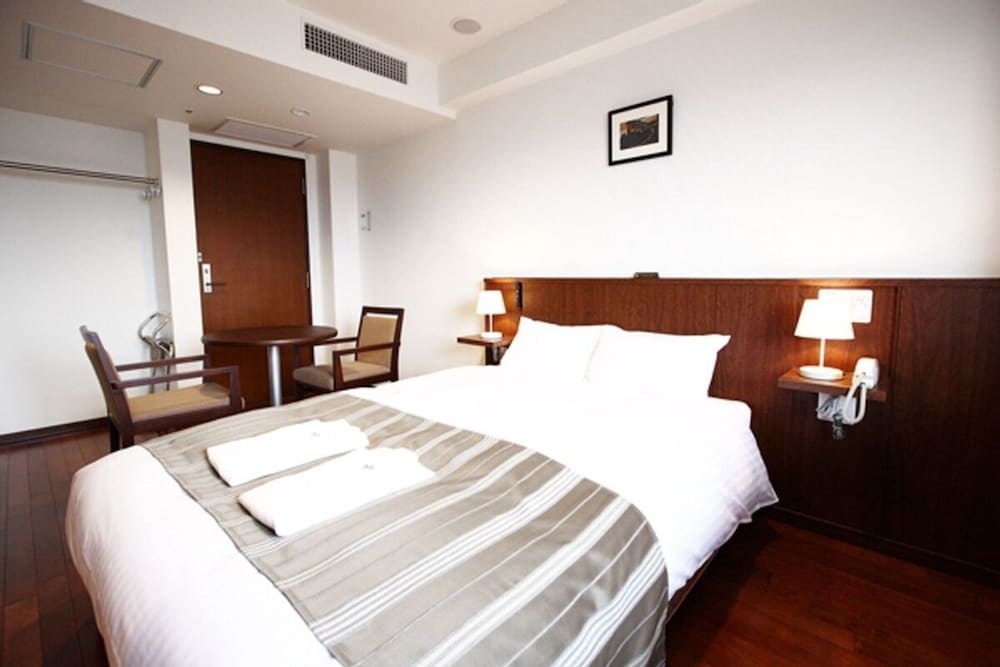 デラックス ダブルルーム 禁煙 客室2 | サットンホテル博多シティ