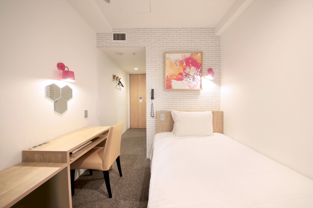 デザイナーズ モデレート セミダブルルーム 禁煙 客室1 | HOTEL PLUMM (ホテル プラム)