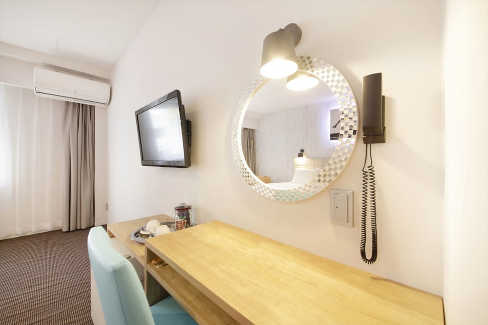 ツインルーム シングルベッド 2 台 禁煙 客室2 | HOTEL PLUMM (ホテル プラム)