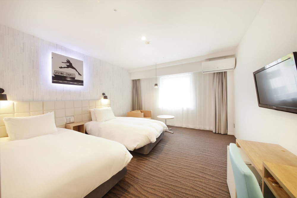 ツインルーム シングルベッド 2 台 禁煙 客室1 | HOTEL PLUMM (ホテル プラム)