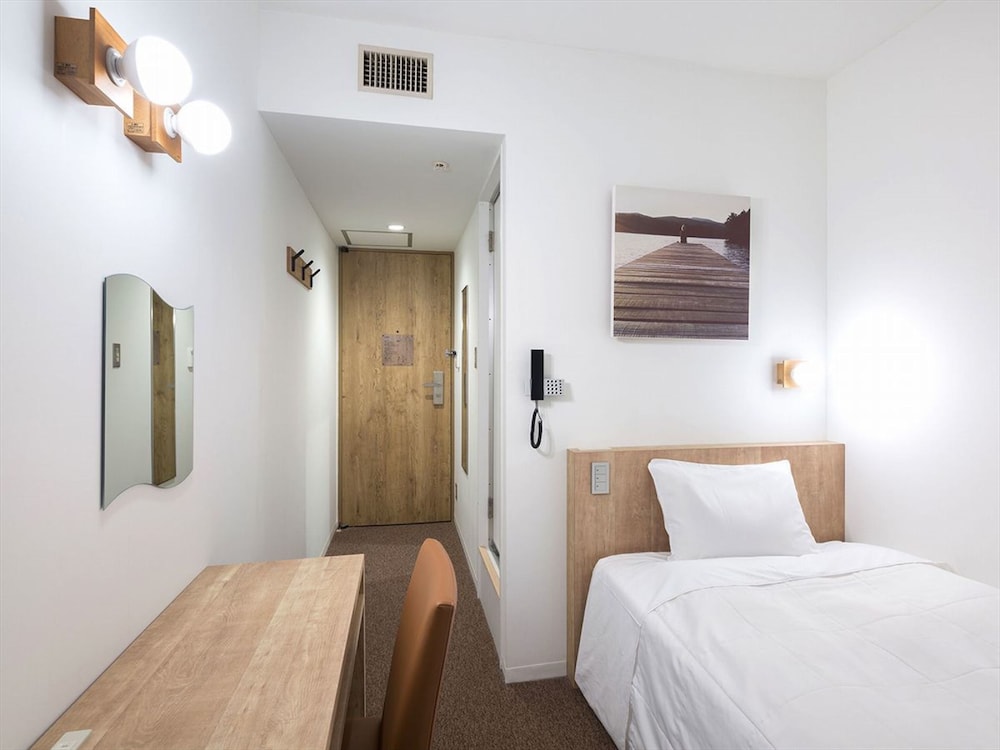 モデレート セミダブルルーム 禁煙 | HOTEL PLUMM (ホテル プラム)