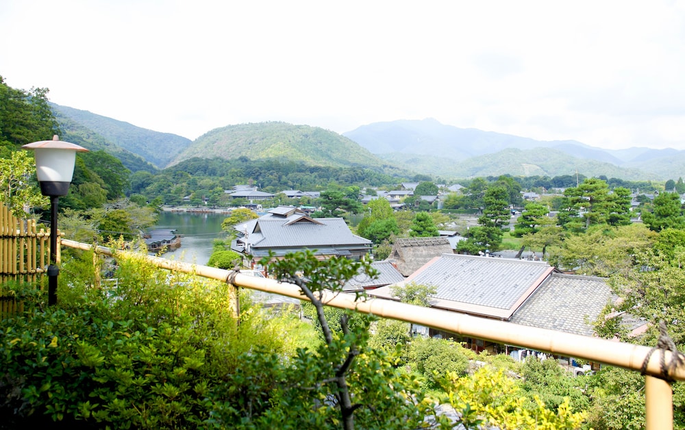 [碧川閣] 露天風呂付客室 (禁煙) 部屋からの景観1 | 京都 嵐山温泉 渡月亭