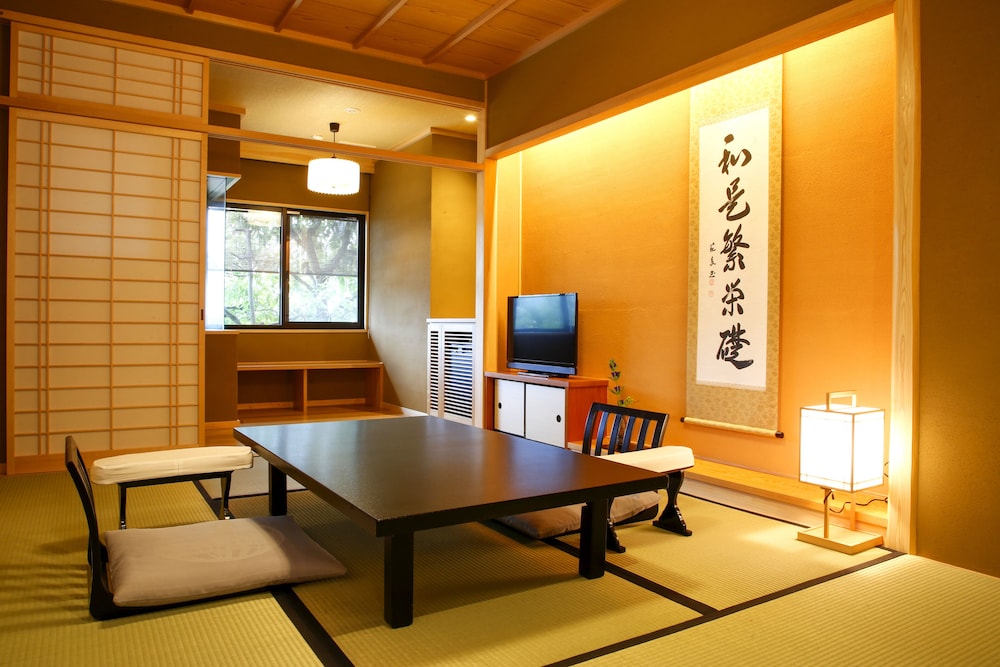 [秀山閣] 檜内風呂付和室8畳 (禁煙) | 京都 嵐山温泉 渡月亭