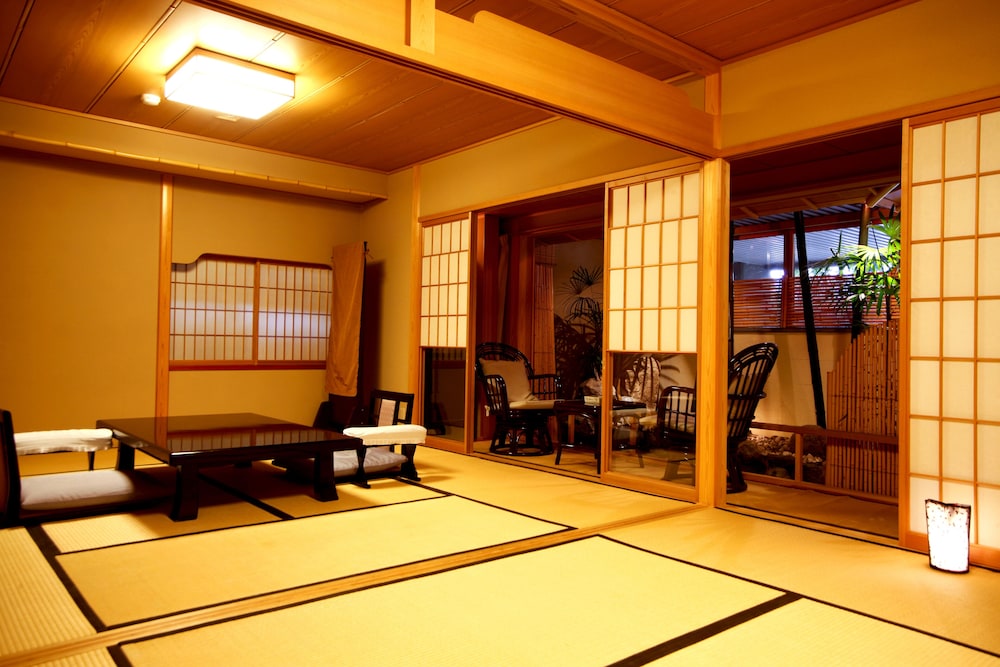 [秀山閣] 天然温泉付客室 (禁煙) | 京都 嵐山温泉 渡月亭