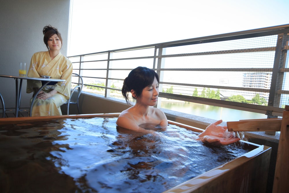 びわの風 和室(天然温泉露天風呂付き・禁煙) 内装の詳細0 | びわこ緑水亭