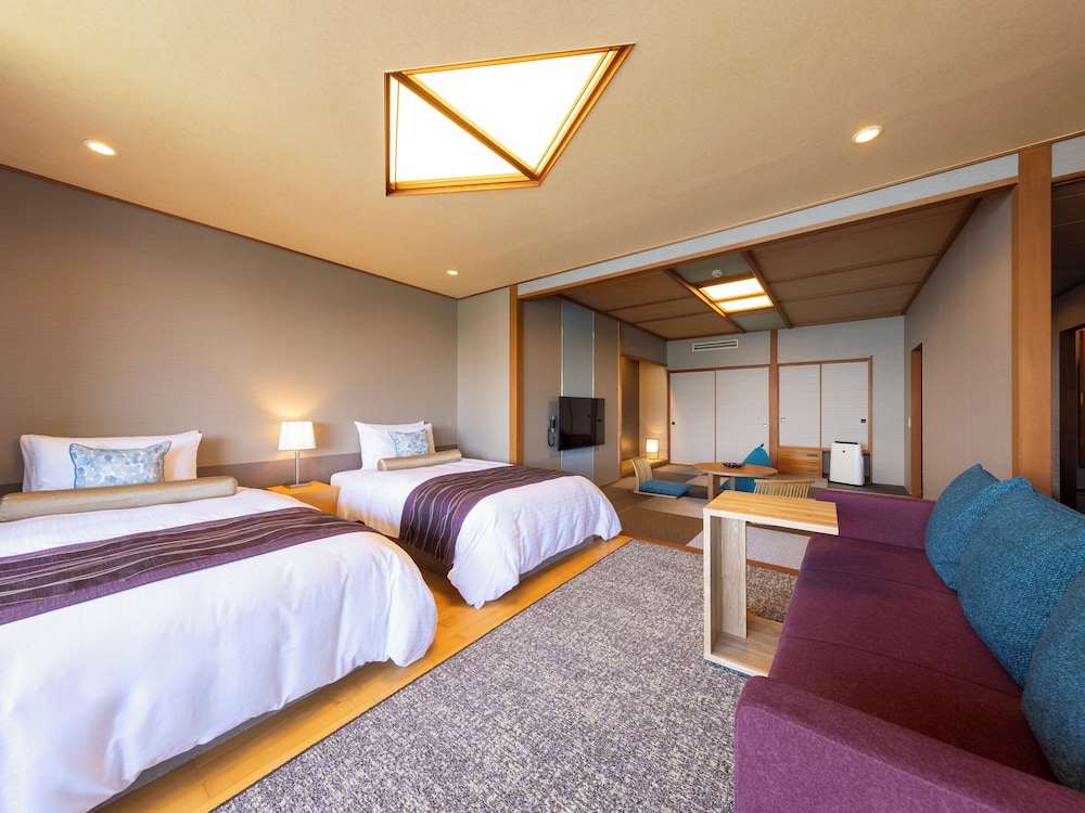 びわの風 和洋室(天然温泉露天風呂付き・禁煙) リビング エリア0 | びわこ緑水亭