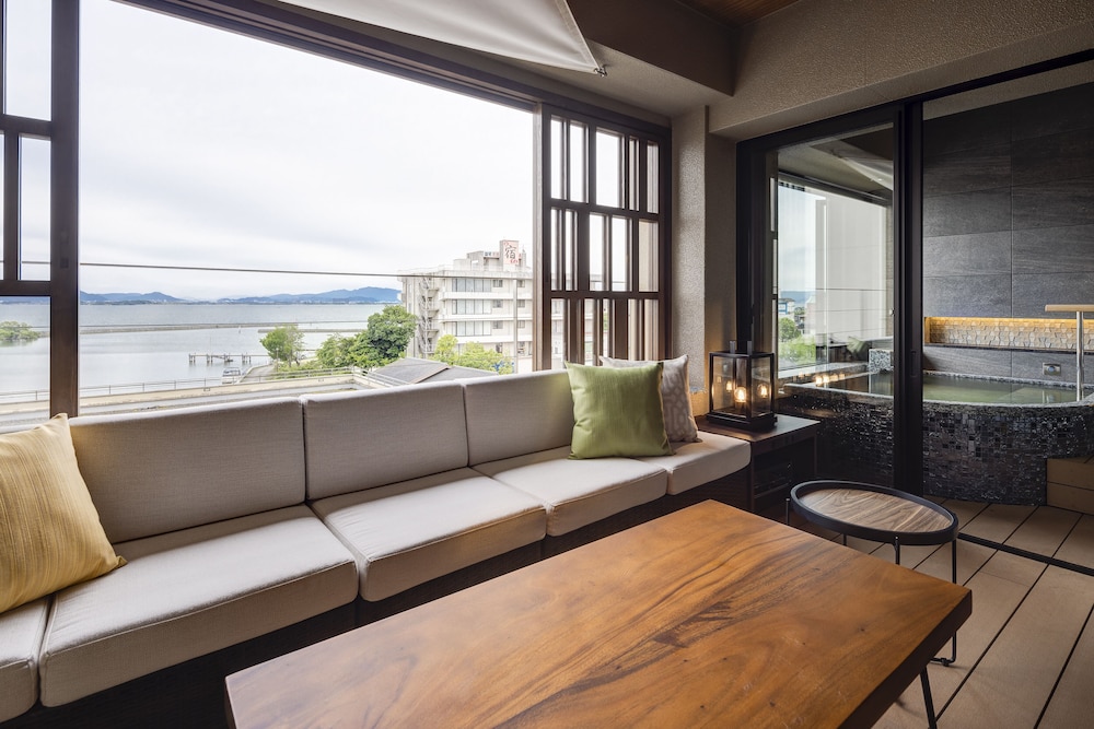 湖游 エレガントスイート（天然温泉 半露天風呂付き・禁煙） 部屋からの景観0 | びわこ緑水亭