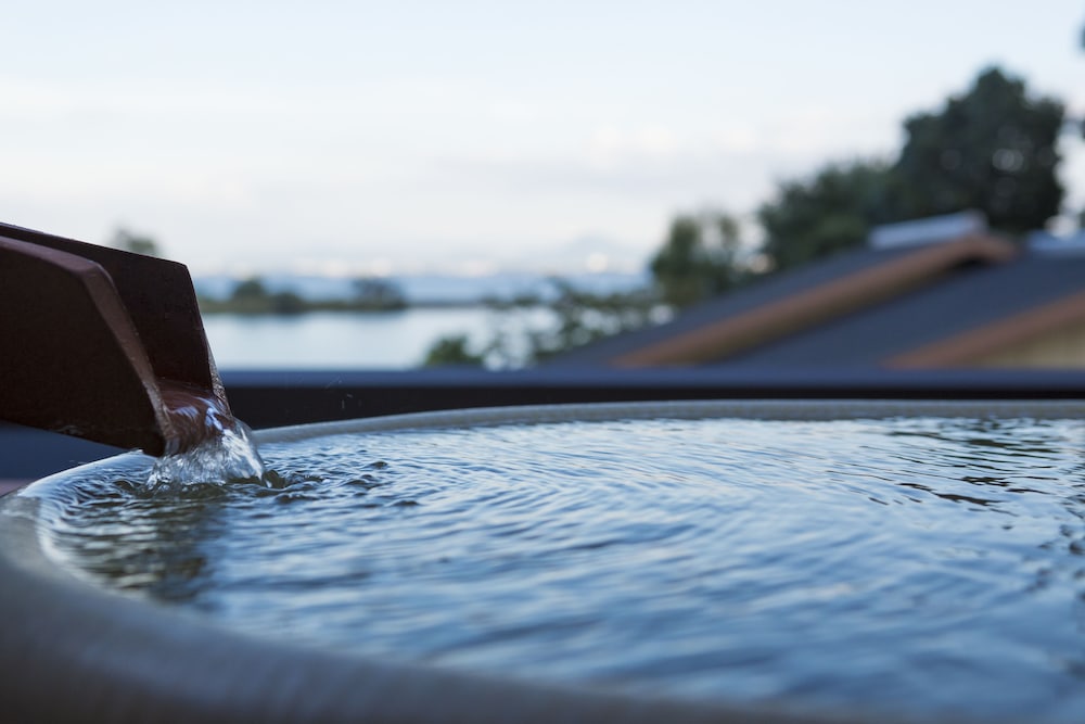 碧の章 デラックス ツインルーム(天然温泉露天風呂付き・禁煙) バスルーム0 | びわこ緑水亭