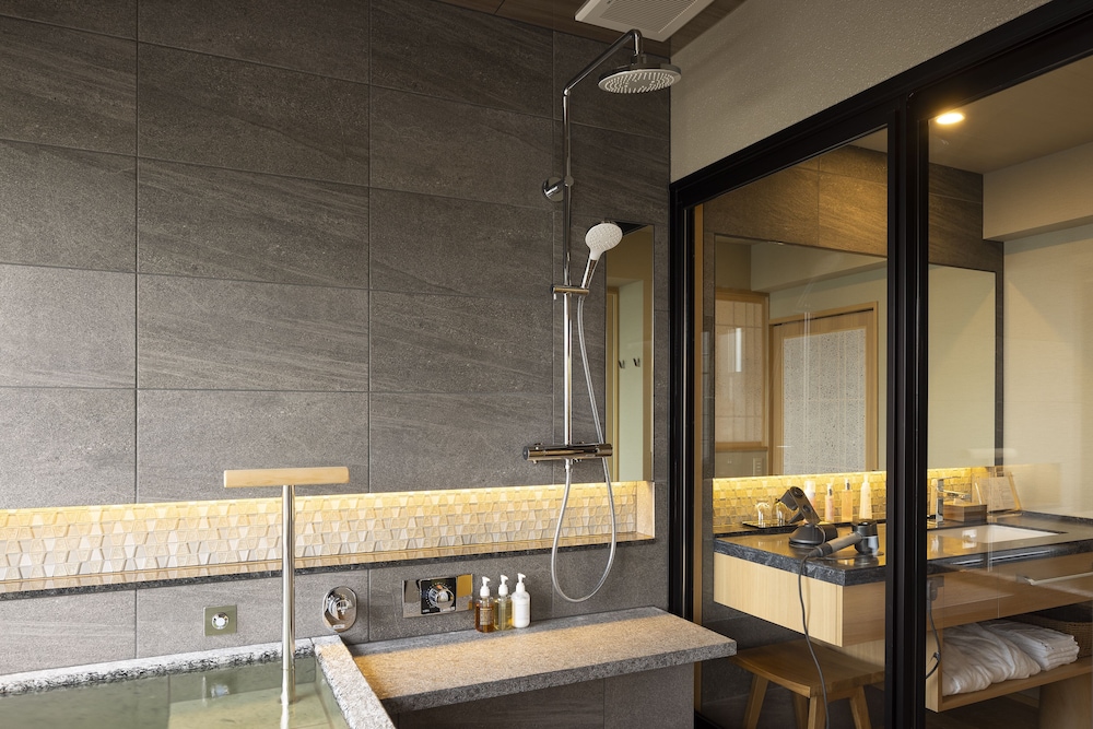 湖游 エレガントスイート（天然温泉 半露天風呂付き・禁煙） 客室3 | びわこ緑水亭