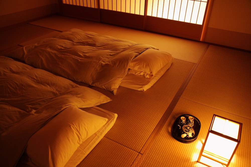萬葉 和室(天然温泉露天風呂付き・禁煙) 客室4 | びわこ緑水亭