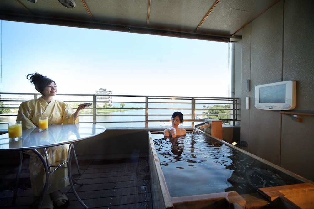 びわの風 和風ツインベッド(天然温泉露天風呂付き・禁煙) 客室0 | びわこ緑水亭