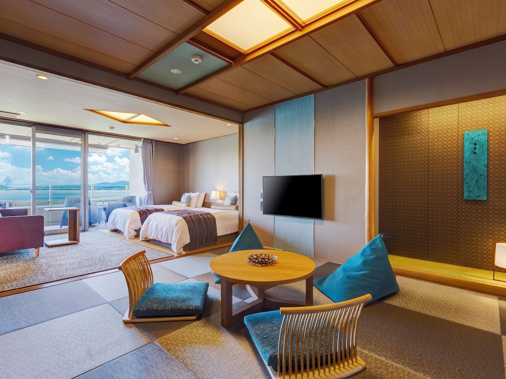 びわの風 和洋室(天然温泉露天風呂付き・禁煙) 客室1 | びわこ緑水亭